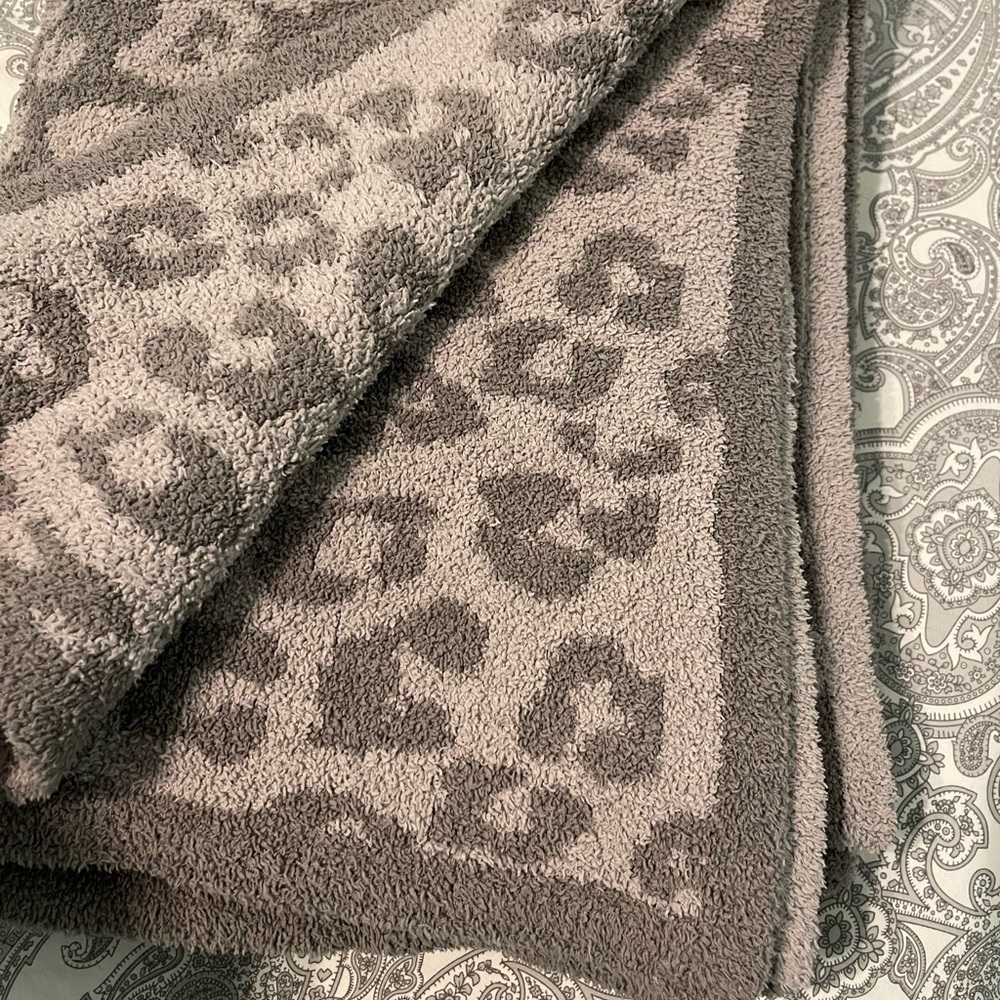 Barefoot dreams in the wild throw